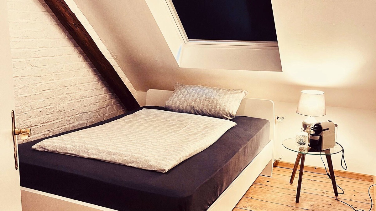 Huenxe Apartment | bed&agedesign -small- beautiful room with bathroom