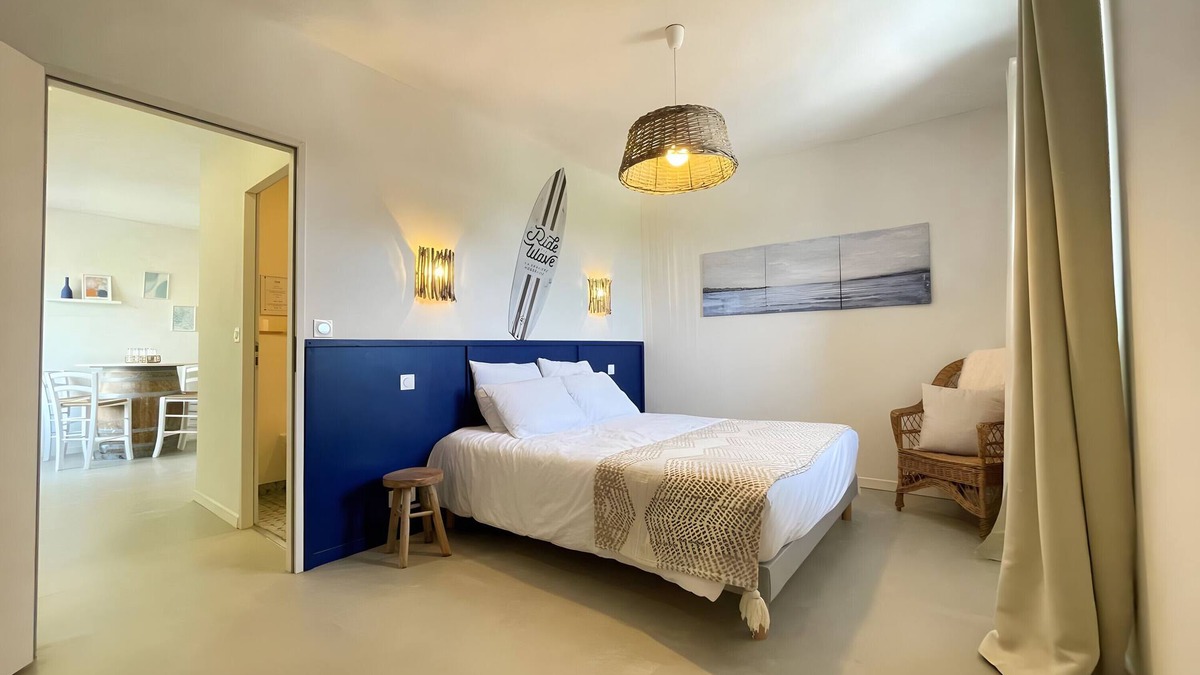 La Bastide-Clairence Bed & Breakfast | Bed and Breakfast 'Maison Perbos 1556 - Itsasoa' with Mountain View, Wi-Fi and Air Conditioning