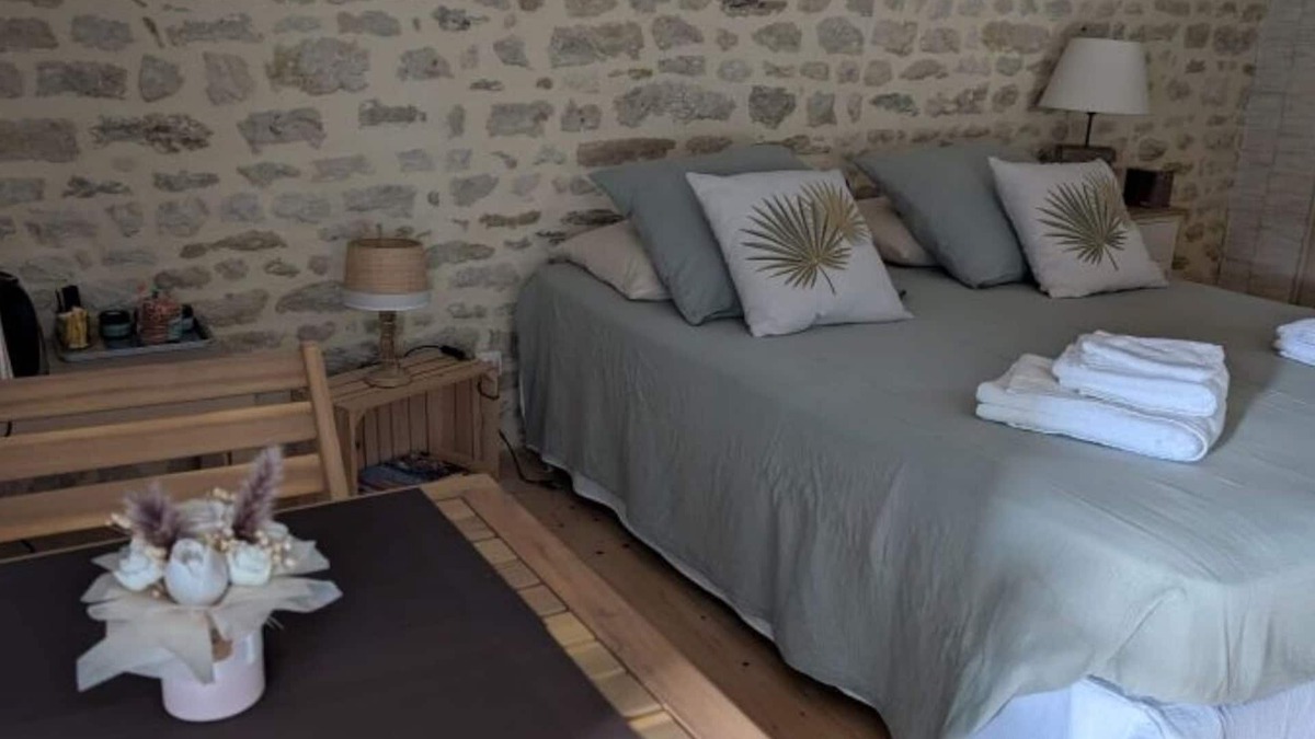 Bernay-Saint-Martin Bed & Breakfast | Bed and breakfast in quiet surroundings with access to private pool