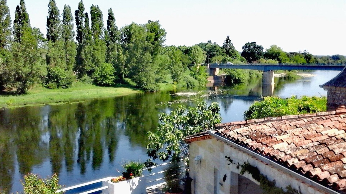 Pessac-sur-Dordogne House | Bed and breakfast at the water's'edge