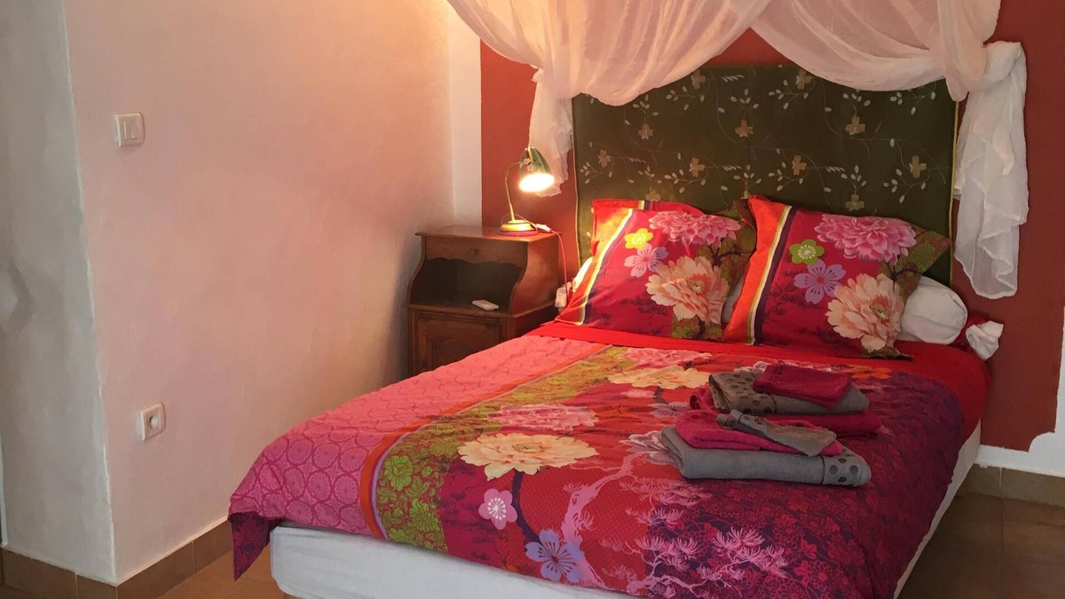 Saint-Jean-du-Pin Bed & Breakfast | Bed and Breakfast "VERMELHO"