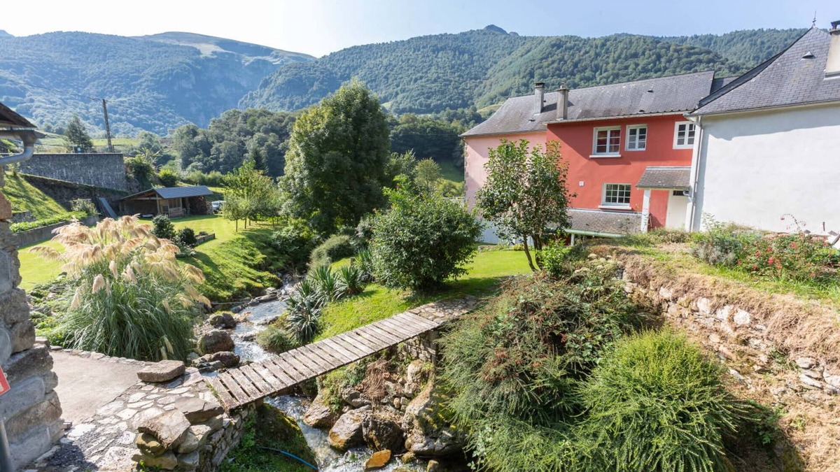 Sainte-Engrace Bed & Breakfast | Bed and Breakfast 'Jolie' with Mountain View, Private Terrace and Wi-Fi