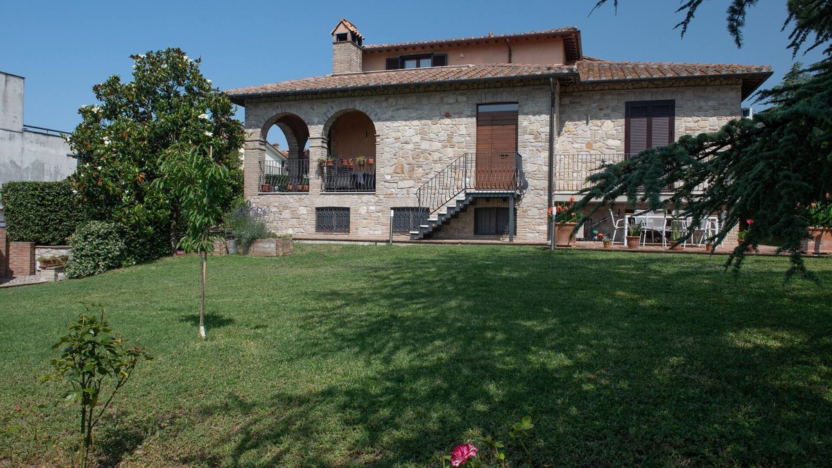 Montecastrilli Bed & Breakfast | Bed and Breakfast 'Dolce Alba' with Private Garden, Wi-Fi and Air Conditioning
