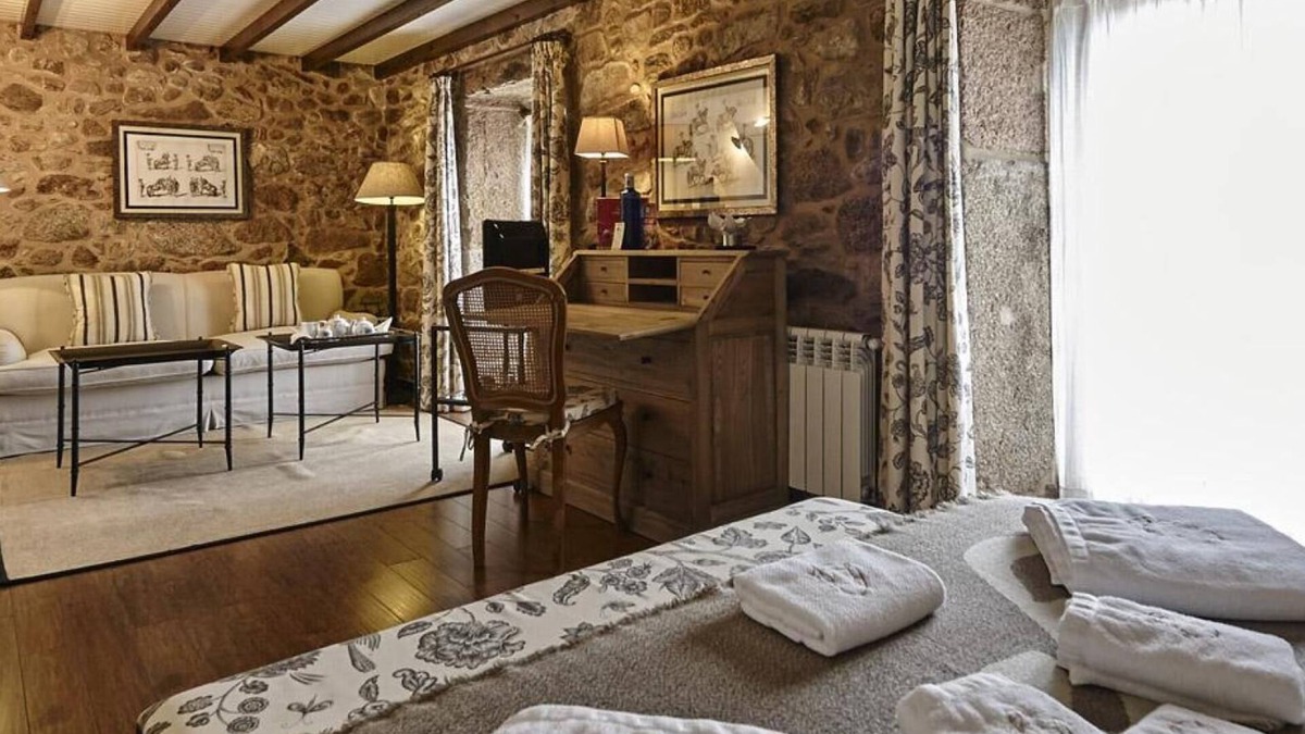 Camarinas Bed & Breakfast | Bed and Breakfast 'Alca' with Private Garden and Wi-Fi