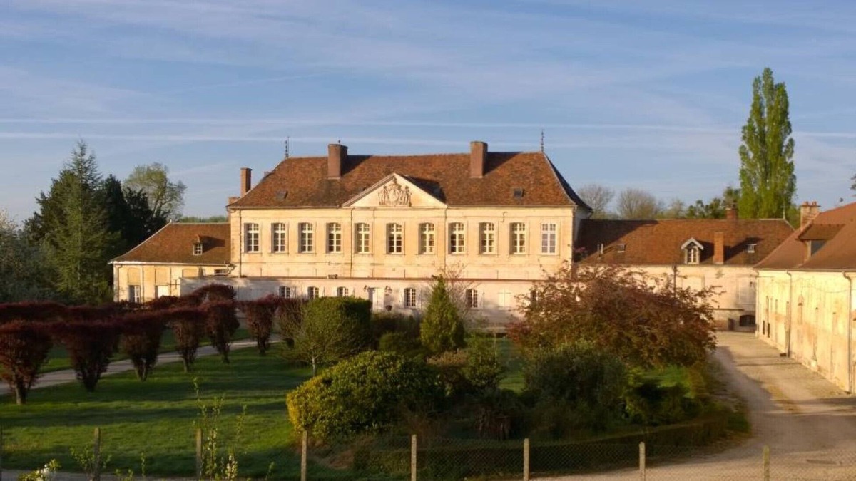 Piney House | Bed and Breakfast at the Château de Brantigny, DES REAULX