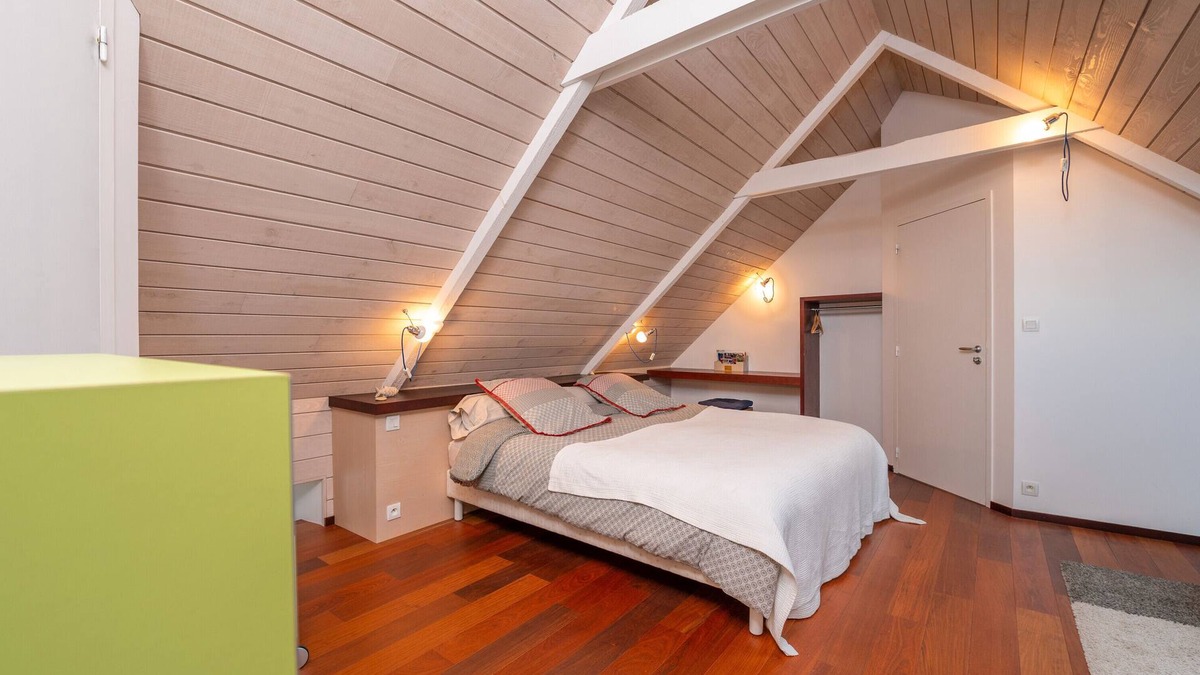 Arzano Bed & Breakfast | Bed and Breakfast 'Chambre Campanule' with Shared Pool, Shared Terrace and Wi-Fi