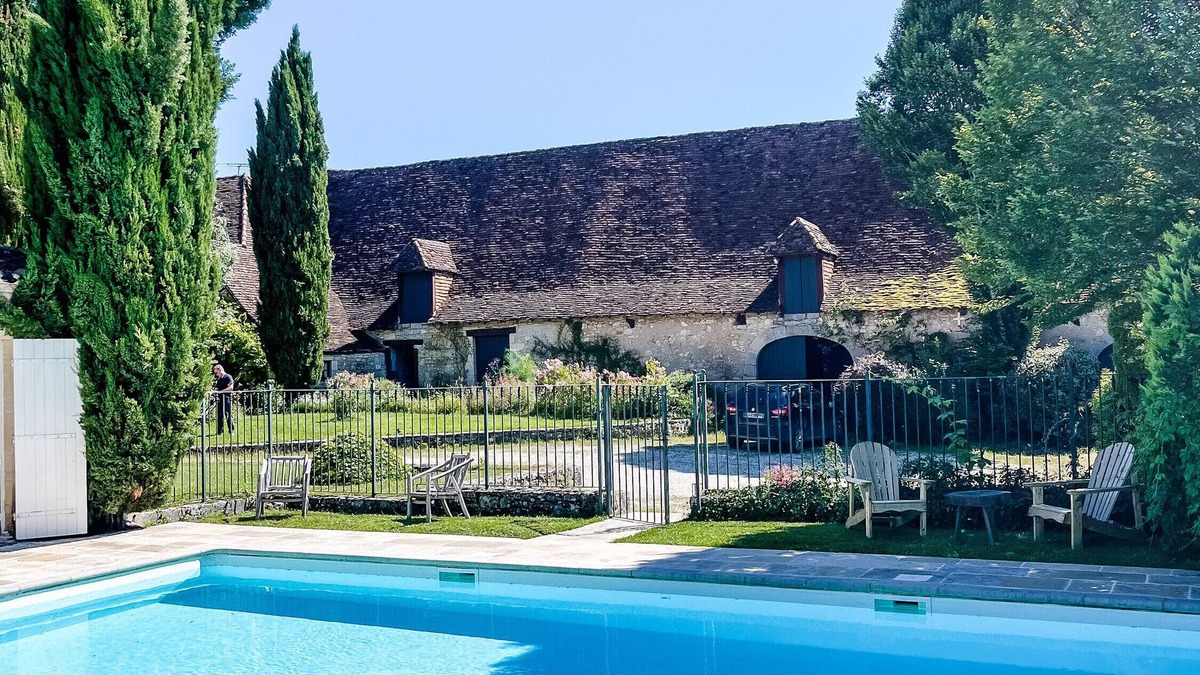 Tourtoirac Bed & Breakfast | Bed and Breakfast 'Domaine De Pragelier,La Boulangerie' with Shared Pool, Terrace and Wi-Fi