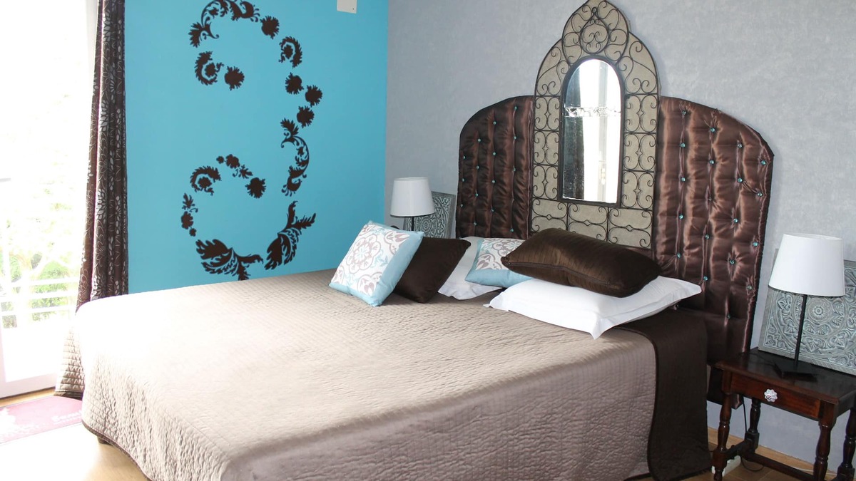 Latrape Bed & Breakfast | Bed and breakfast for 3 people Portes Du Désert with outdoor pool and jacuzzi.