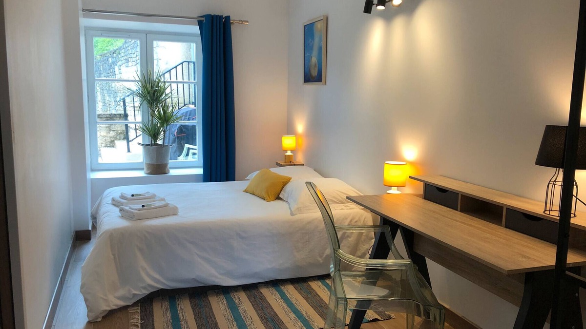 Rollainville Bed & Breakfast | Bed and Breakfast 'D'hôte Simple' with Shared Terrace, Private Garden and Wi-Fi
