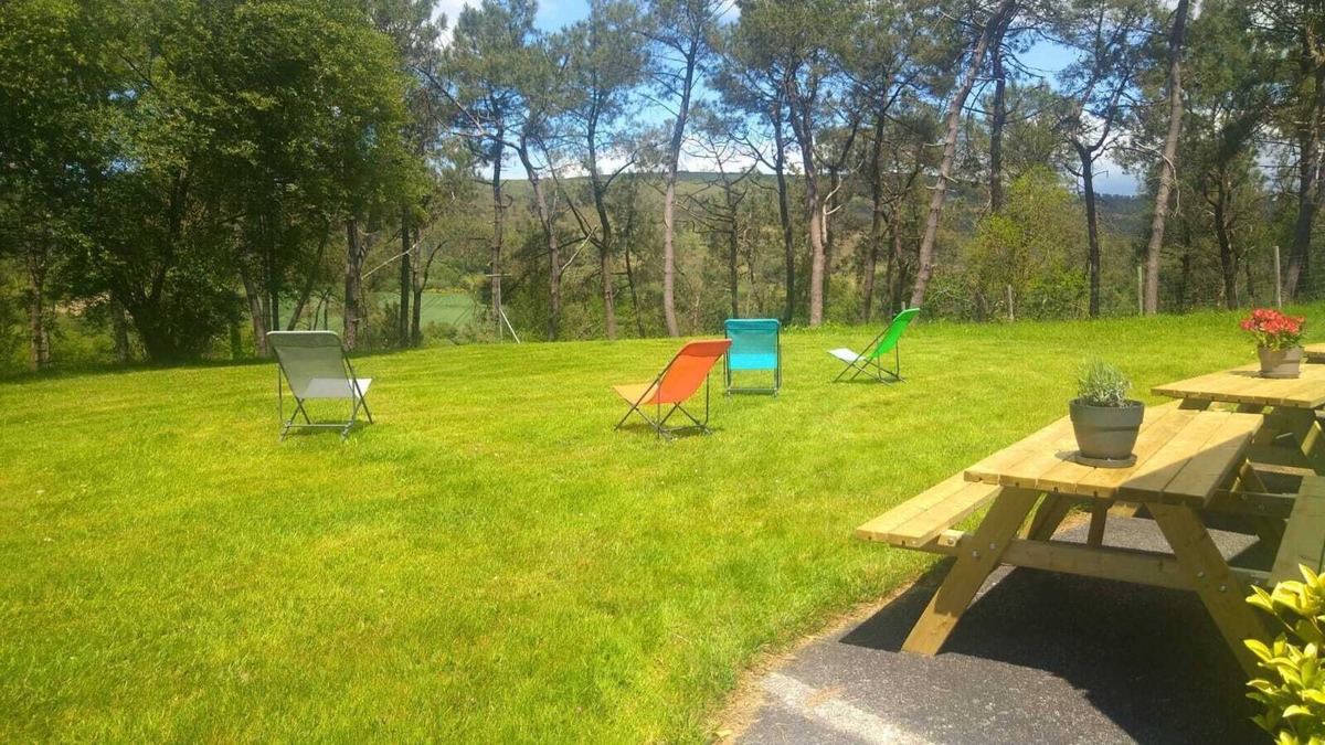 Plomodiern Bed & Breakfast | Bed and breakfast in absolute calm, facing the Menez Hom and 10 minutes from the beach