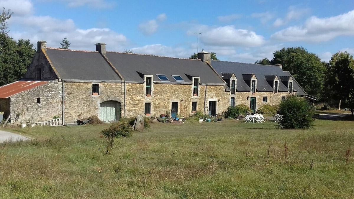 Ambon House | Bed and breakfast in traditional Breton longère