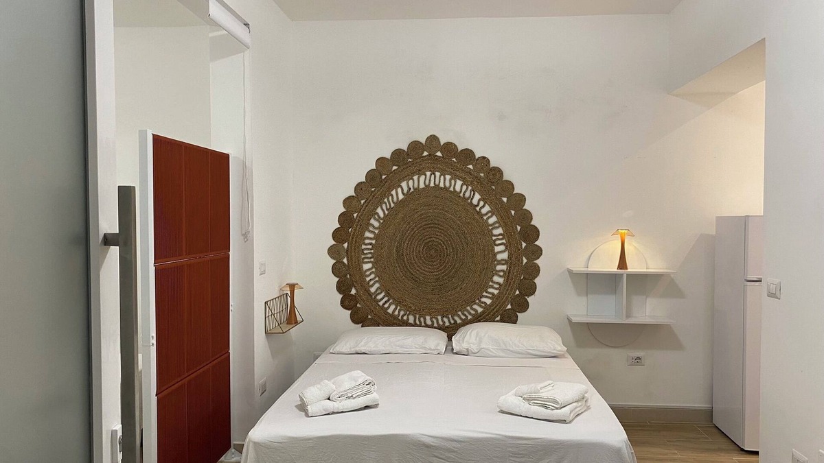 Sant'Isidoro Bed & Breakfast | Bed and Breakfast 'Isid'Oro Rooms - Camera 2' with Wi-Fi and Air Conditioning