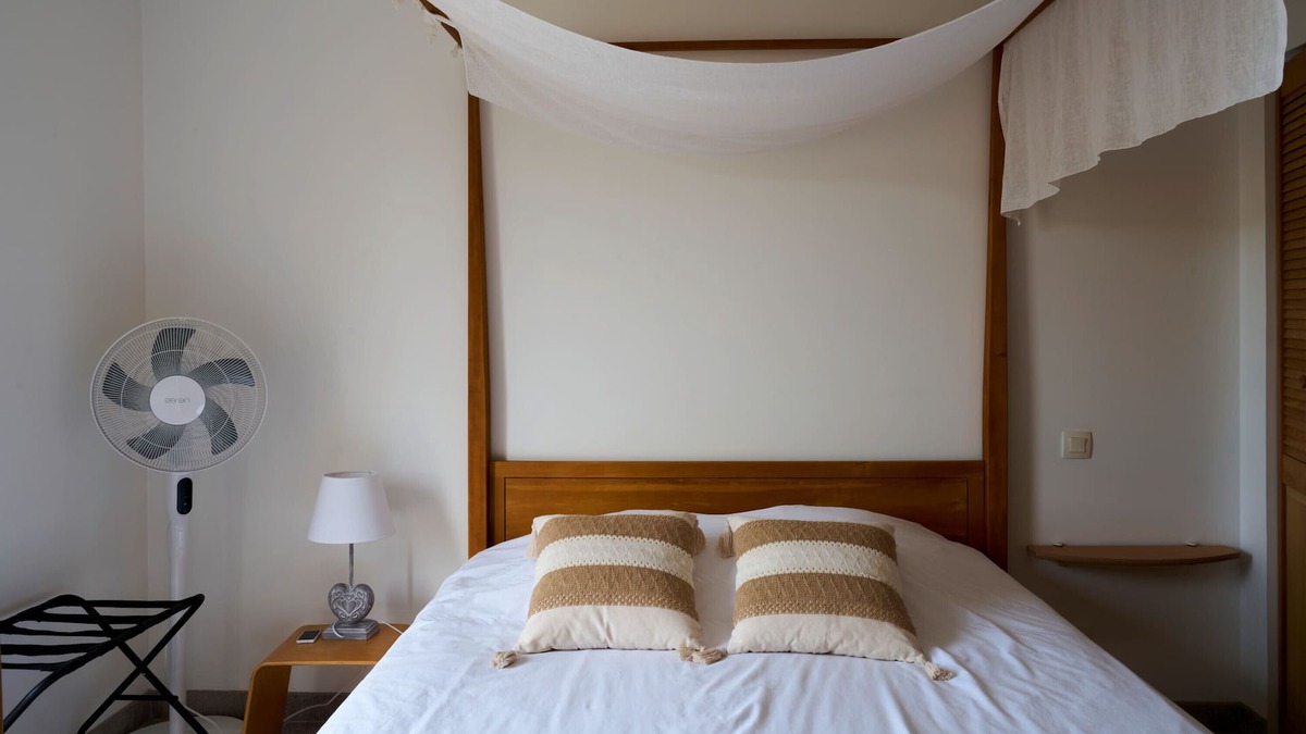 Gabillou Bed & Breakfast | Bed and Breakfast 'Magnatum' with Private Terrace, Shared Garden and Wi-Fi