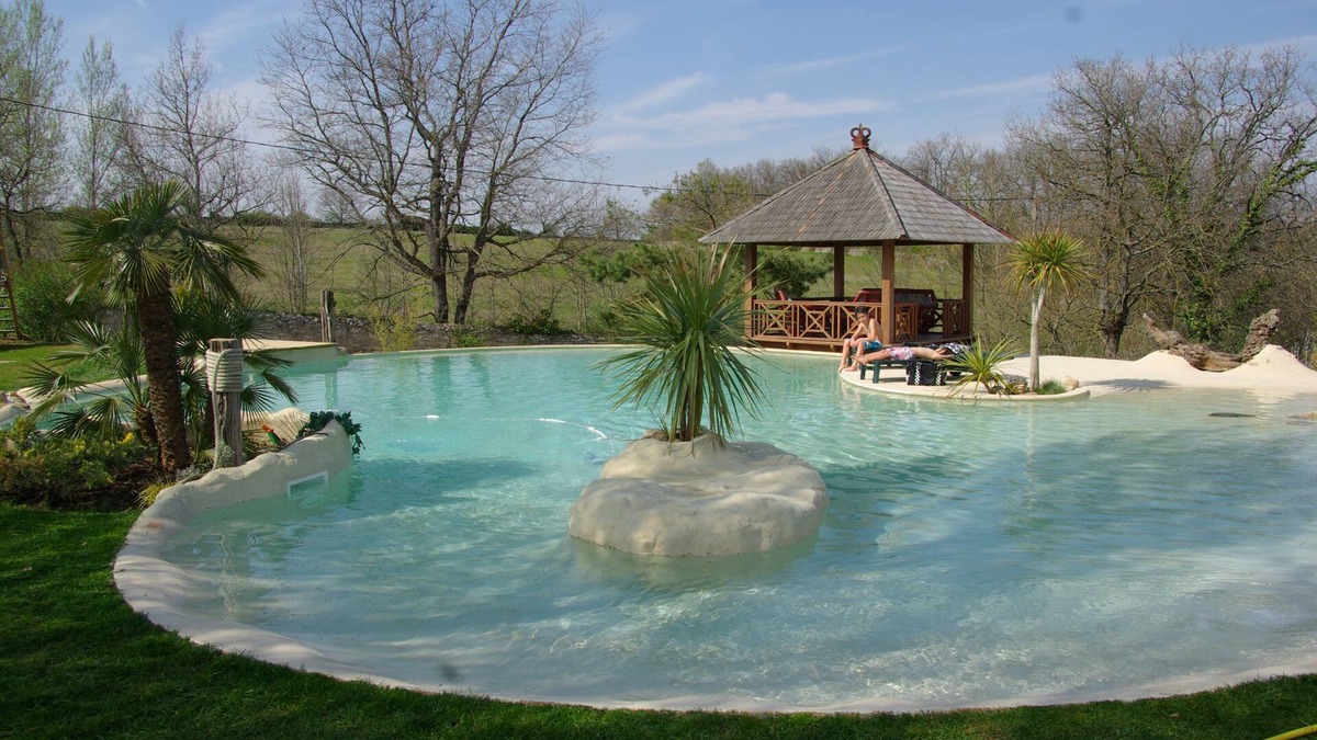 Laborie Hotel | Bed and Breakfast Midi-Pyrenees - The Lake Crivito