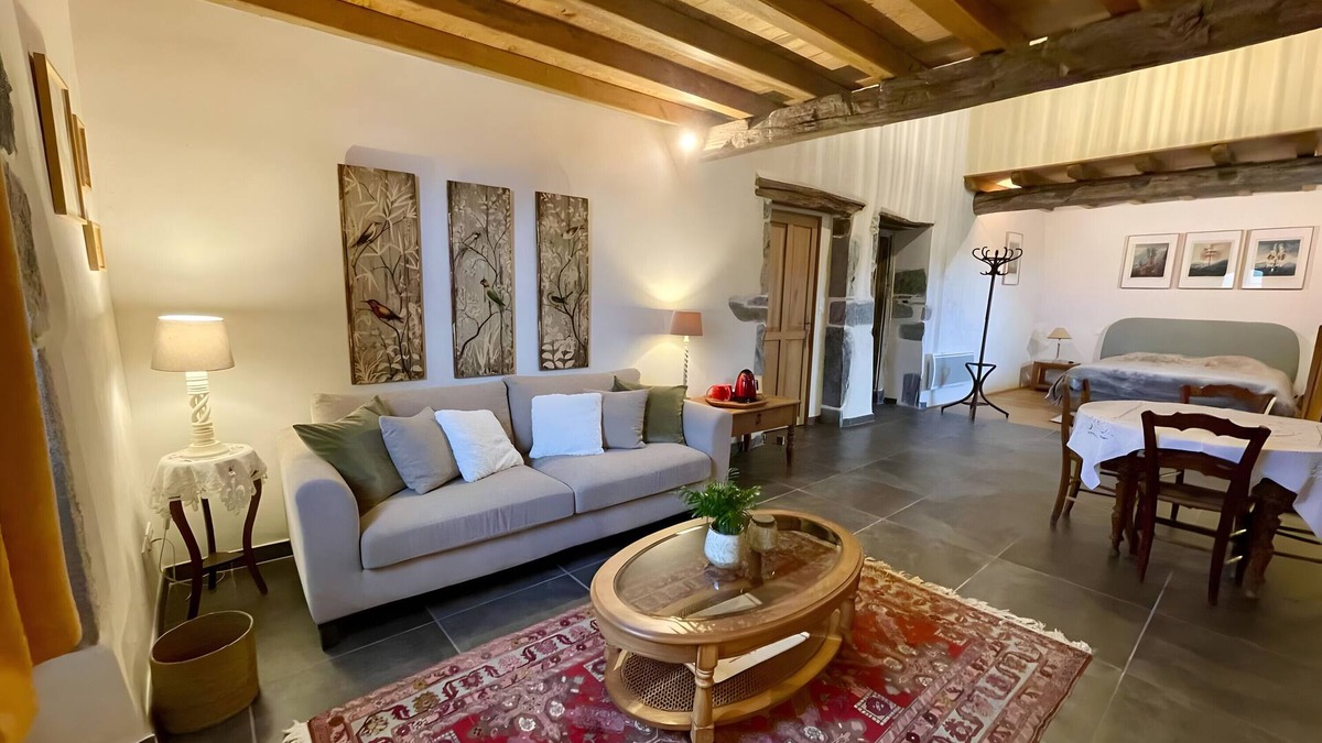 Iholdy Bed & Breakfast | Bed and Breakfast 'Olceiry' with Mountain View, Private Garden and Wi-Fi