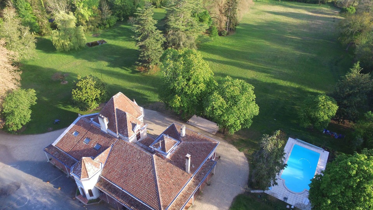 Uzeste House | Bed and Breakfast with swimming pool in the heart of a park