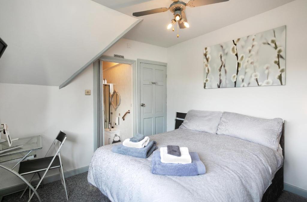 Newark Bed & Breakfast | BED AT BOWBRIDGE Double Room