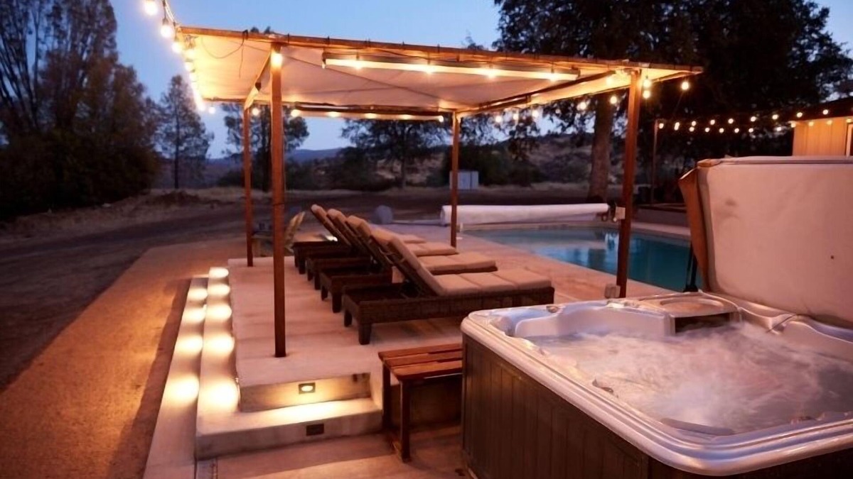 Clear Lake Bed & Breakfast | Bed & Barrel at Stonehouse Cellars