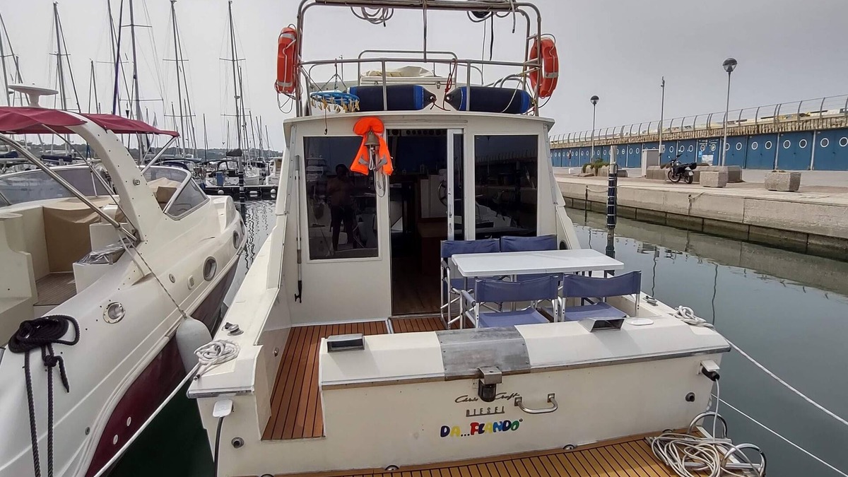 Fano Boat Rental | Bed&Boat Da. Flando" in Fano's Marina dei Cesari. Romantic and original.