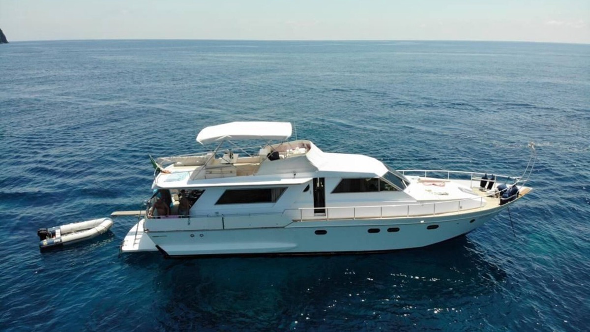 Chiaia Boat Rental | Bed & Boat