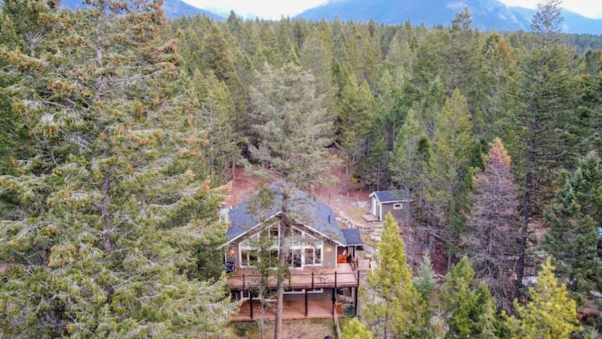 East Kootenay Bed & Breakfast | (Bed & Breakfast) ~ Private Mountain Dream Retreat