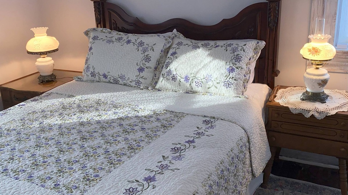 Edwardsburg Bed & Breakfast | Bed & Breakfast private room near Notre Dame