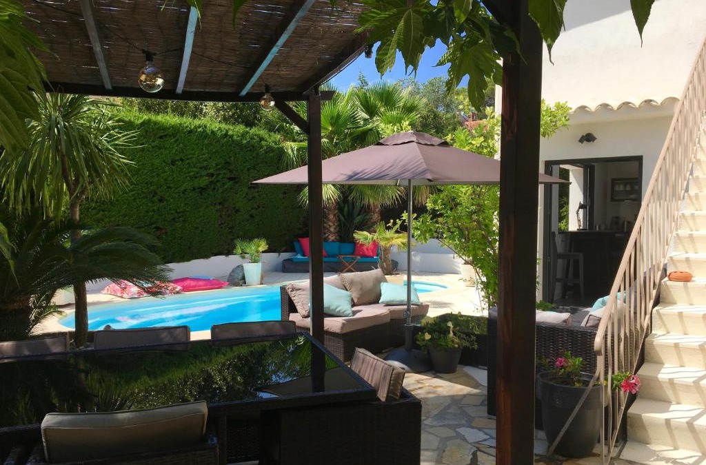 Boulouris-sur-Mer Bed & Breakfast | Bed,Kitchen and Swimming Pool Villa Esterel