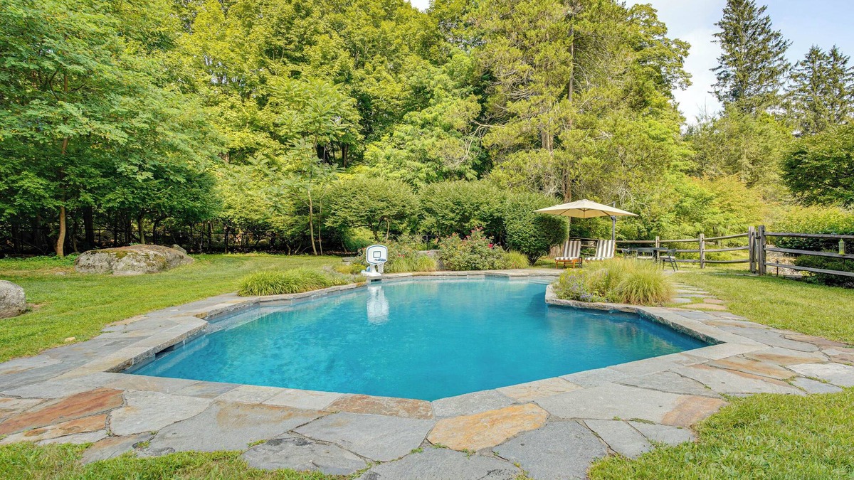 Bedford House | Bedford Retreat: 15 Mi to Long Island Sound