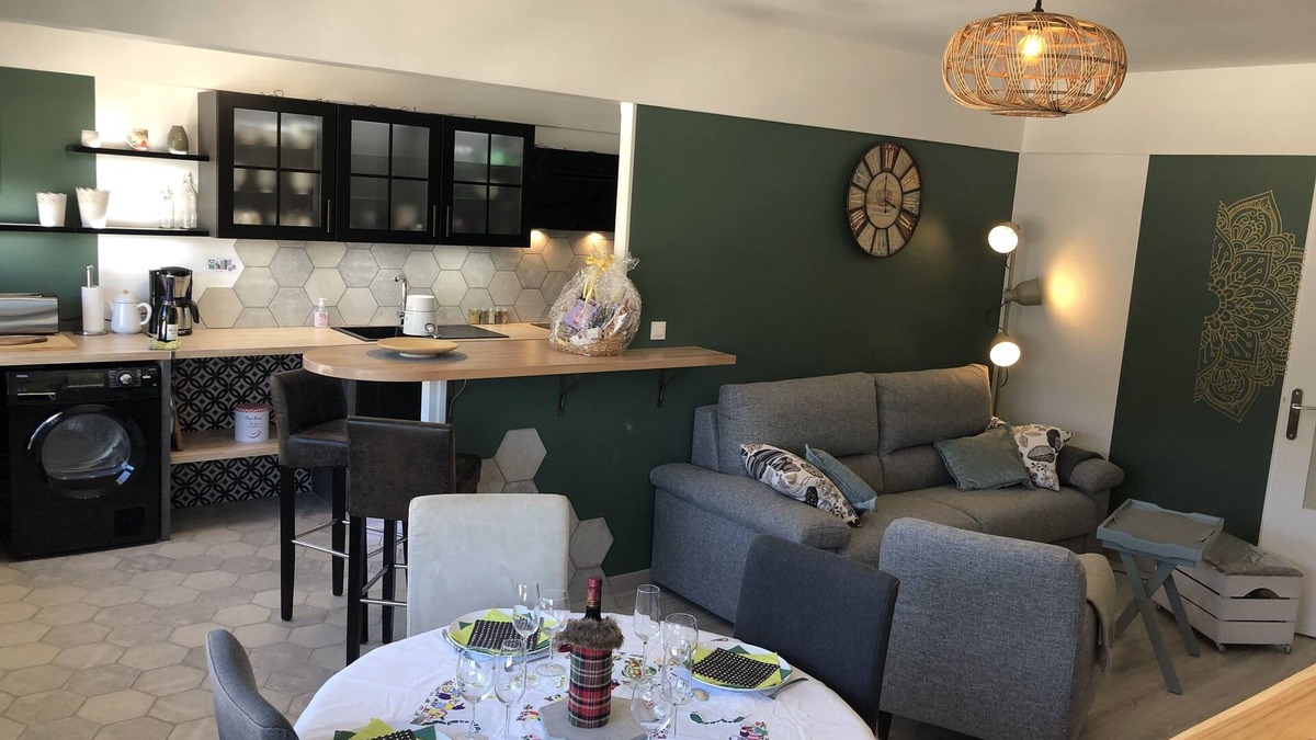 Hincmar Apartment | BedinReims Superb 70m² 2bedroom +free park/wifi Ideal for 2 adults and 3 children