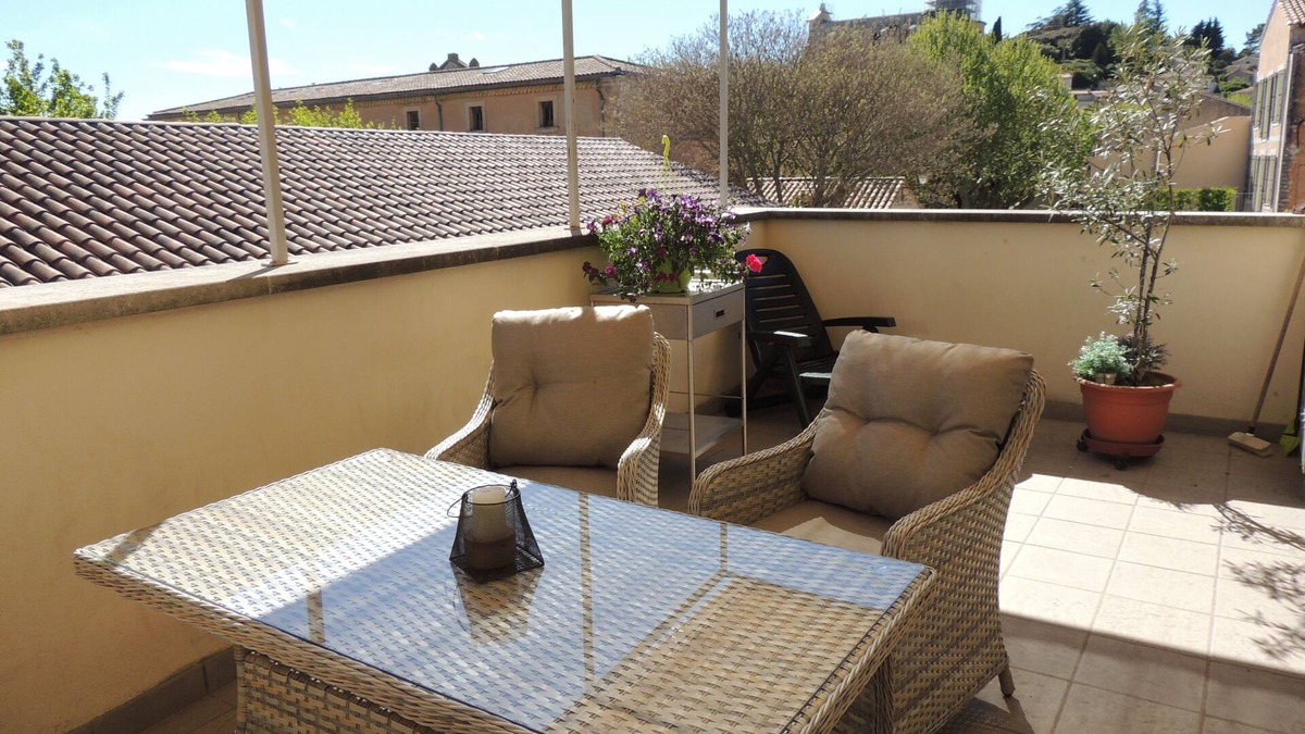 Bedoin Apartment | BEDOIN AIR-CONDITIONED APARTMENT +TERRACE IN VILLAGE AT FOOT OF MONT VENTOUX