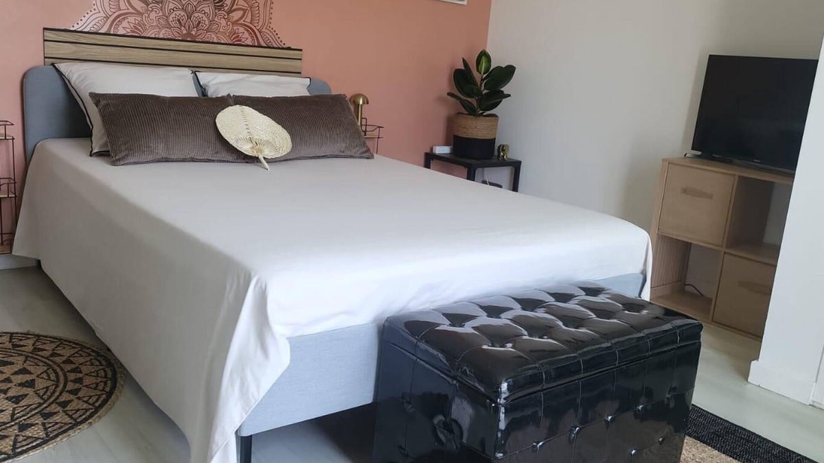 Saint Pierre de Feric Bed & Breakfast | Bedroom 1｜Repos, Calm & Serenity - Chez Benny