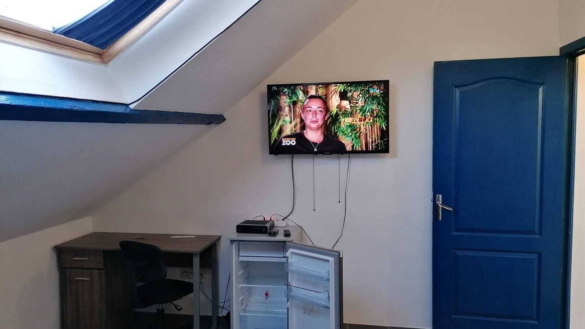 Nimy House | Bedroom 2 With TV, Wifi and Fridge