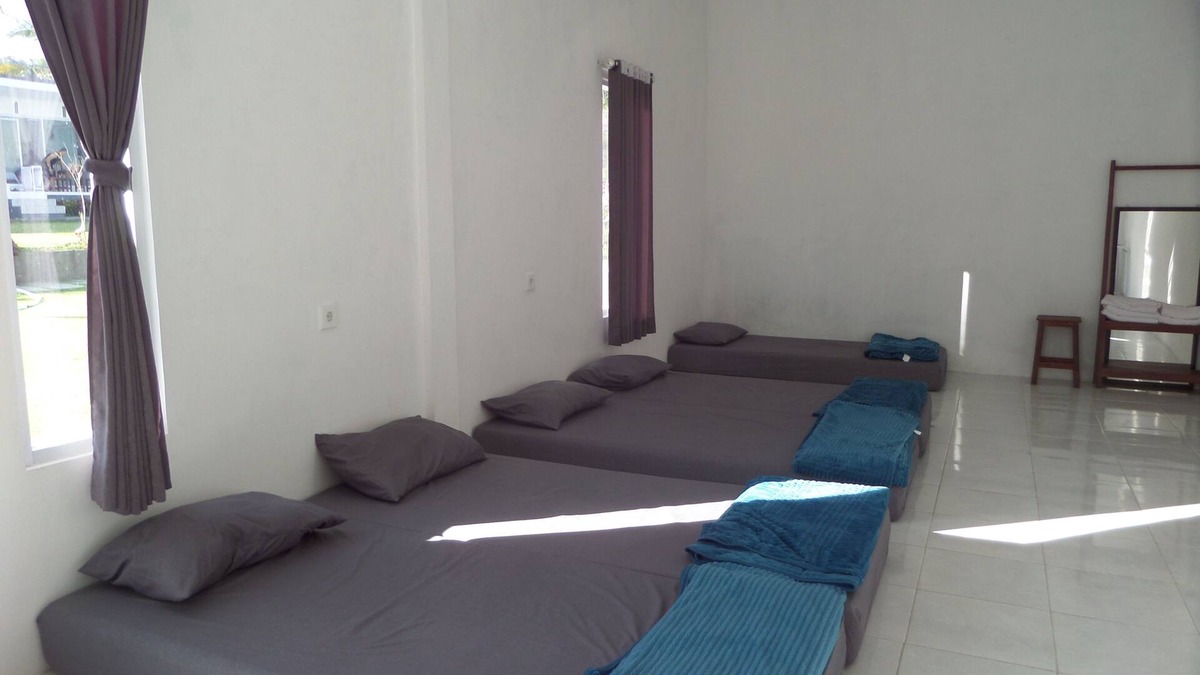 Kintamani Bed & Breakfast | Bedroom of 6 pax Gold Kintamani