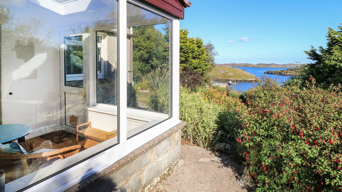 Lewis and Harris Cottage | BEECH COTTAGE, pet friendly, character holiday cottage in Stornoway