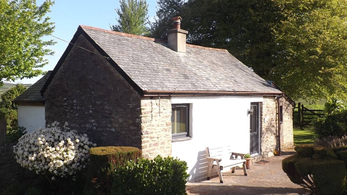 Ilfracombe Cottage | BEECH COTTAGE, pet friendly, with open fire in Combe Martin
