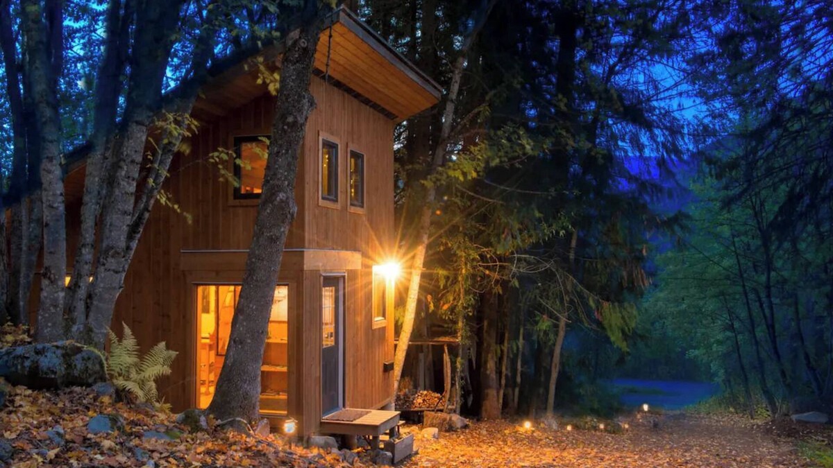 Nelson Cabin | Bees Knees in the Trees Tiny Home - Hot Tub, Sauna & Cold Plunge