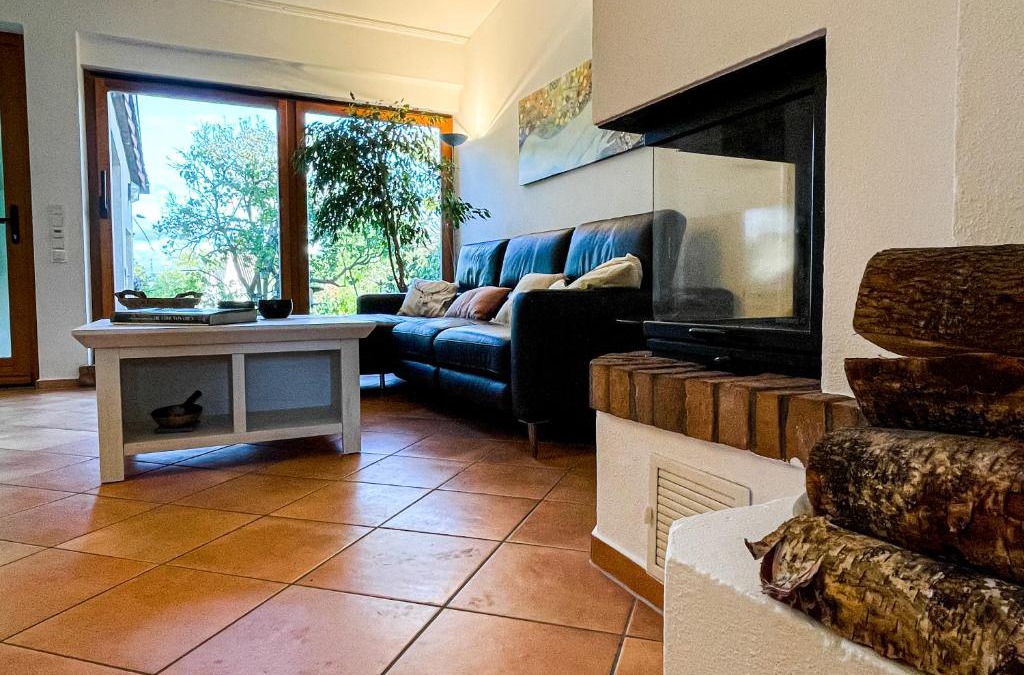Roedermark Apartment | Behagliches Haus mit Kamin und romantischem Garten