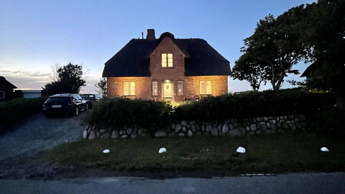 Dagebuell House | Behind the dike - directly in front of the North Frisian Islands