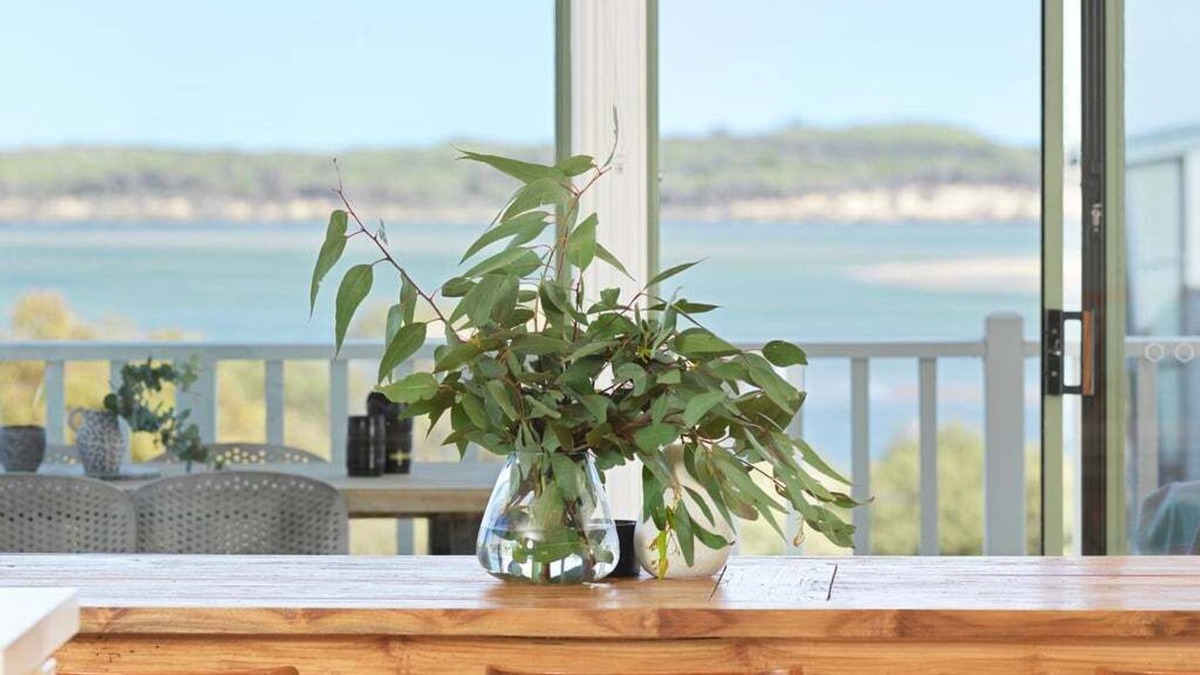 Inverloch House | Beilby Inlet Views - 2 minute walk to Beach