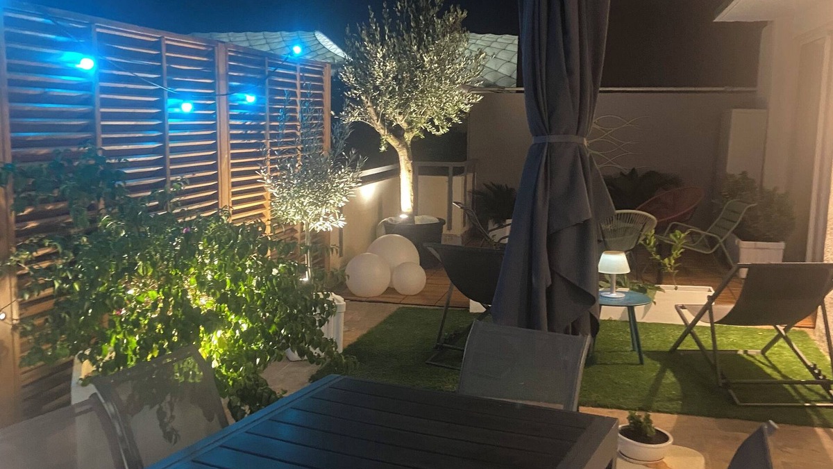 Le Rouet Apartment | Bel Appartement Dernier Etage Grande Terrasse vue sur le Stade