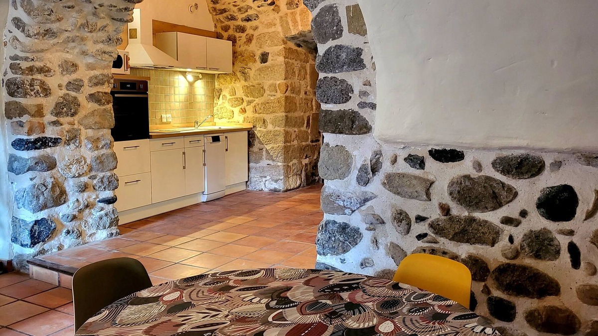 Aubenas Apartment | Bel Appartement en sud Ardèche au Bord de la Rivière