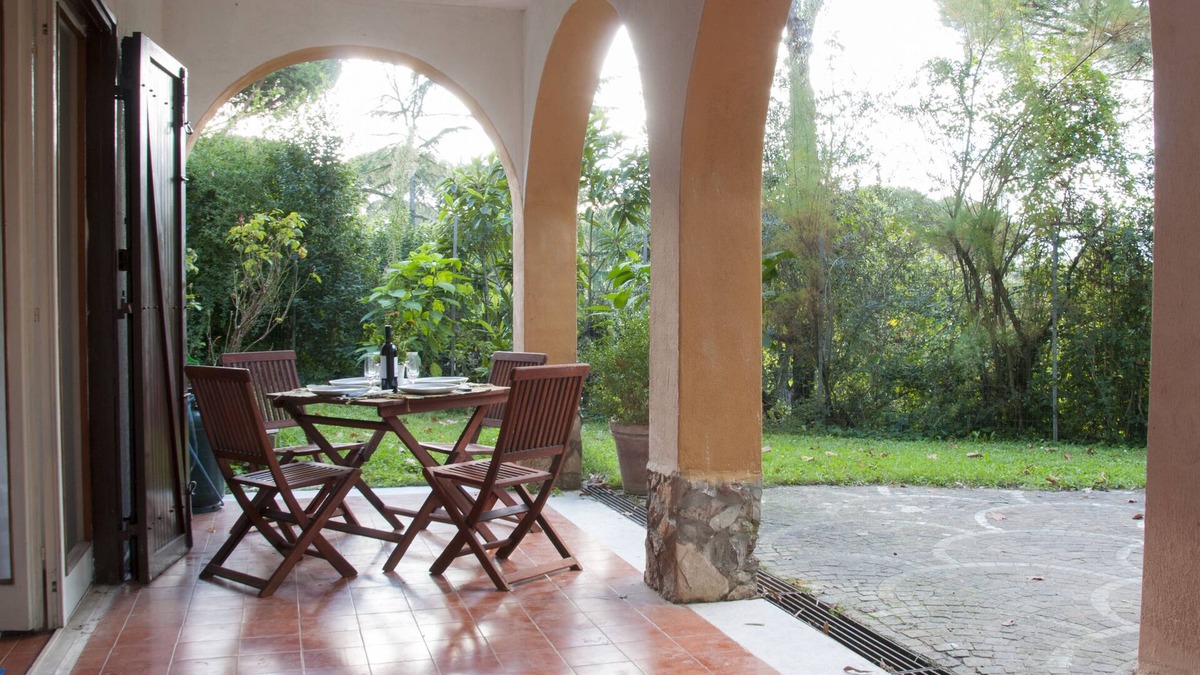 Zona III Marcigliana Apartment | Bel Poggio Country House STANDARD portion of villa with garden