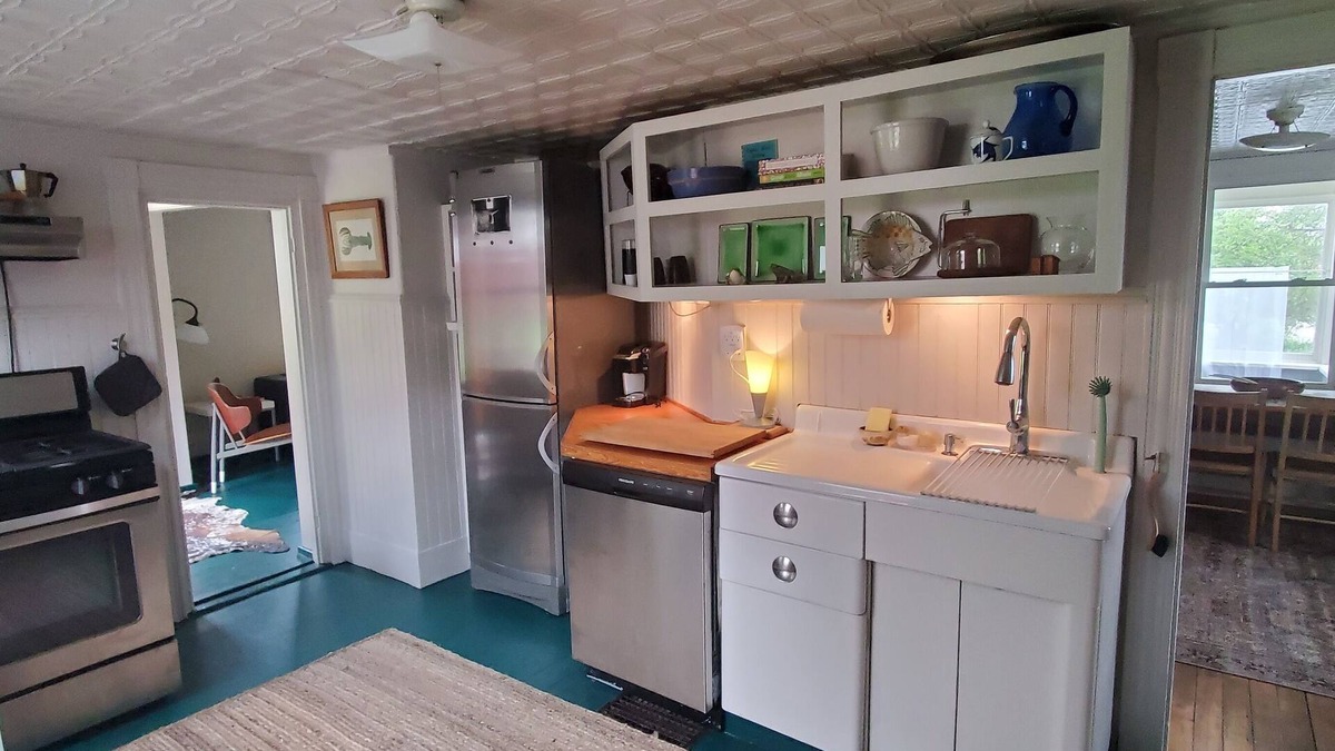 Belfast House | Belfast Village! Walk to shops, restaurants & the waterfront!