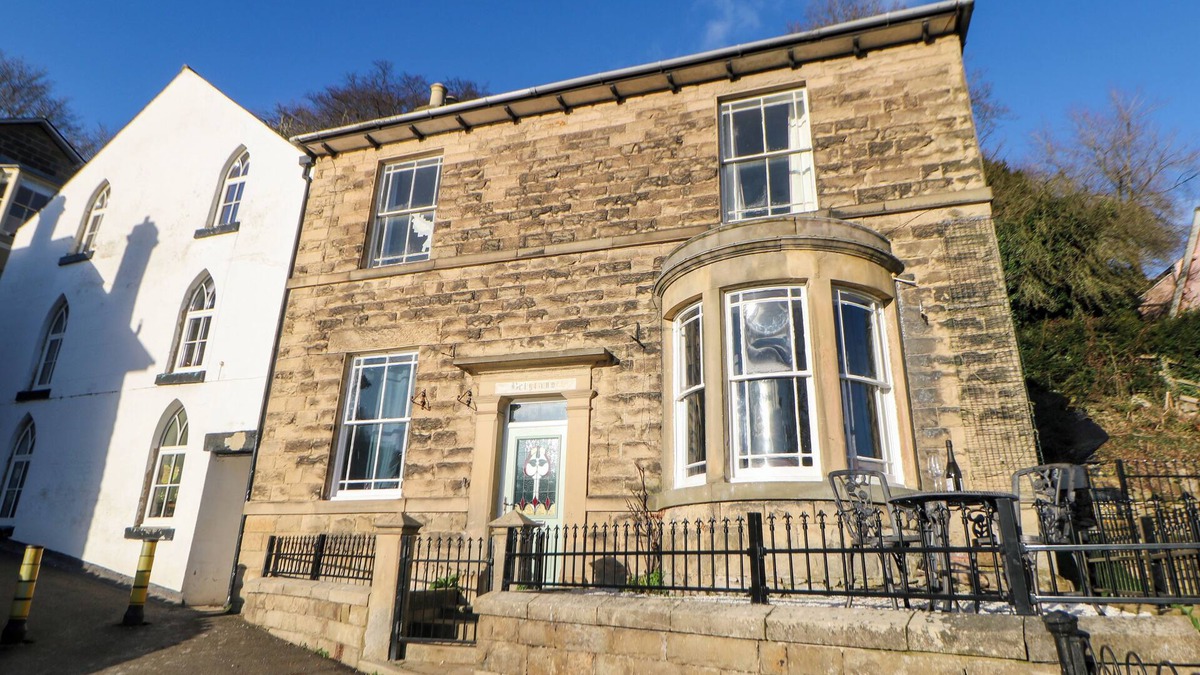 Matlock Bath House | BELGRANO, pet friendly, character holiday cottage in Matlock Bath