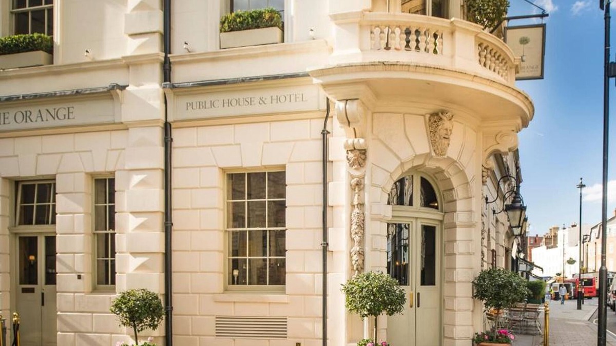 Churchill House | Belgravia - Charming Spacious 4 Bed Home for 9