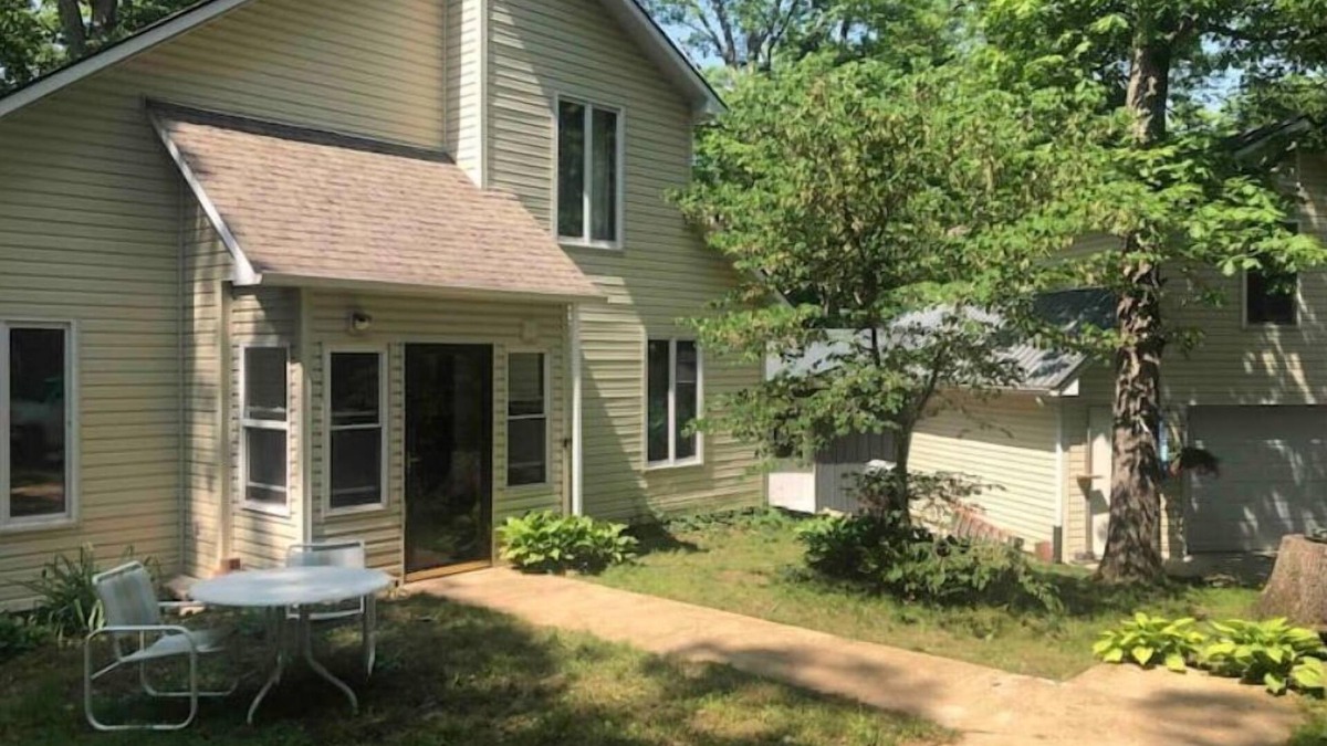 Columbia House | Bell Road Retreat