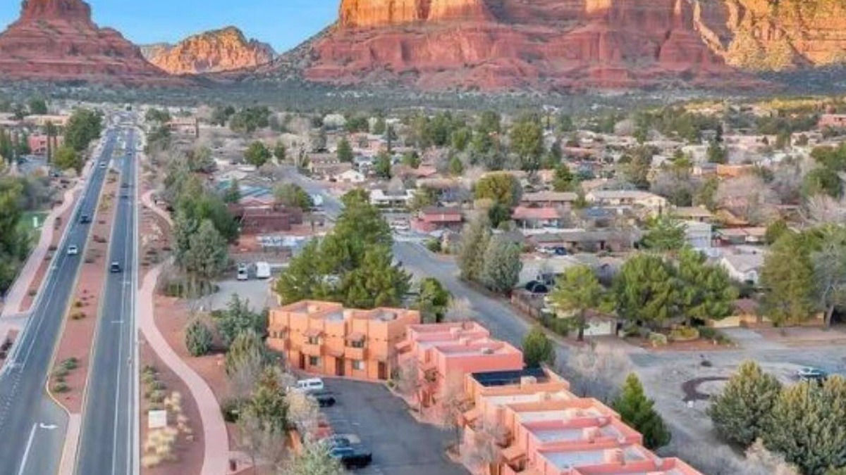 Oak Creek House | Bell Rock Vista - Hot Tub, Spacious Townhouse with Great Location and Views