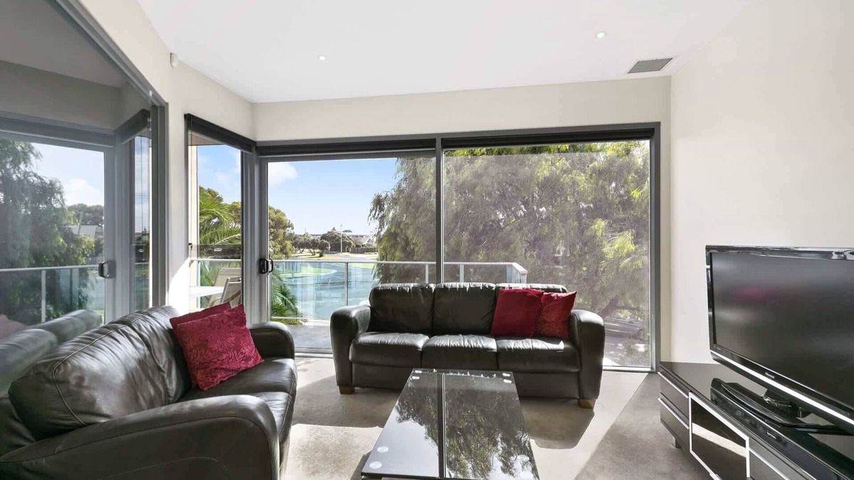 Torquay Apartment | Bell St Apartments I Walk to everything in Torquay