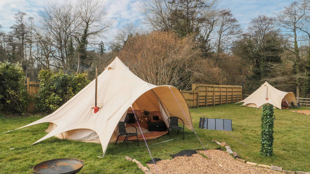 Shoscombe Cottage | BELL TENT 3, romantic, character holiday cottage in Timsbury