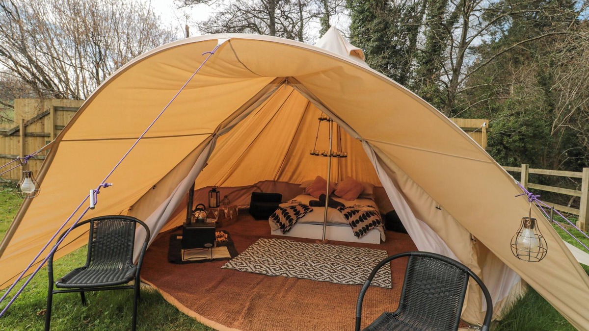 Camerton Cottage | BELL TENT 4, romantic, character holiday cottage in Timsbury
